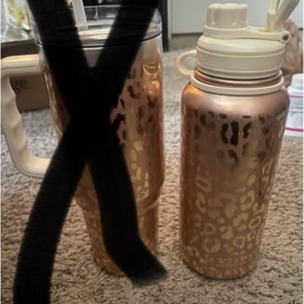 Buc-ee's Leopard Print 32oz Water Bottle - Picture 4 of 5
